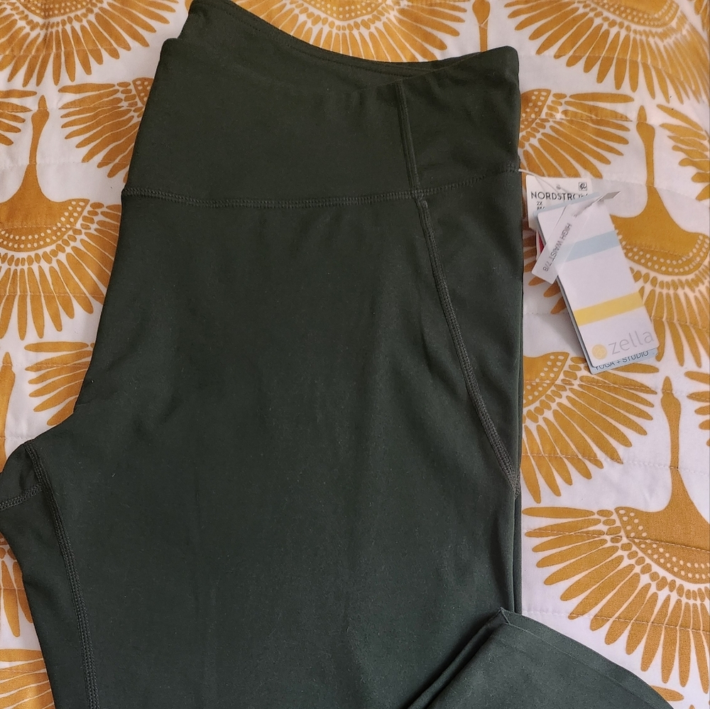 NWT Zella Hunter Green Leggings